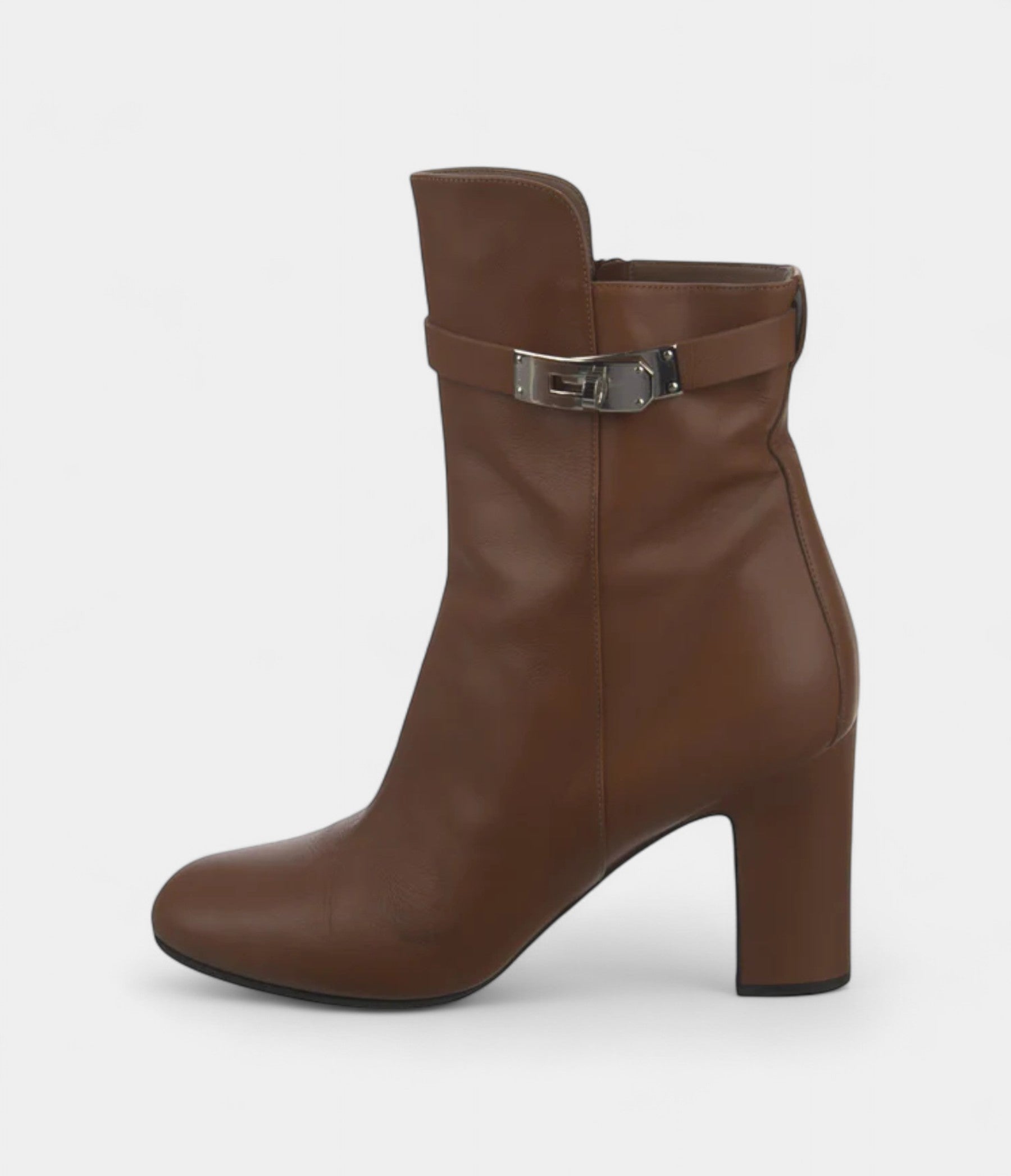 HMJoue  Leather Boots A Blend of Playful Elegance and Sophisticated Craftsmanship
