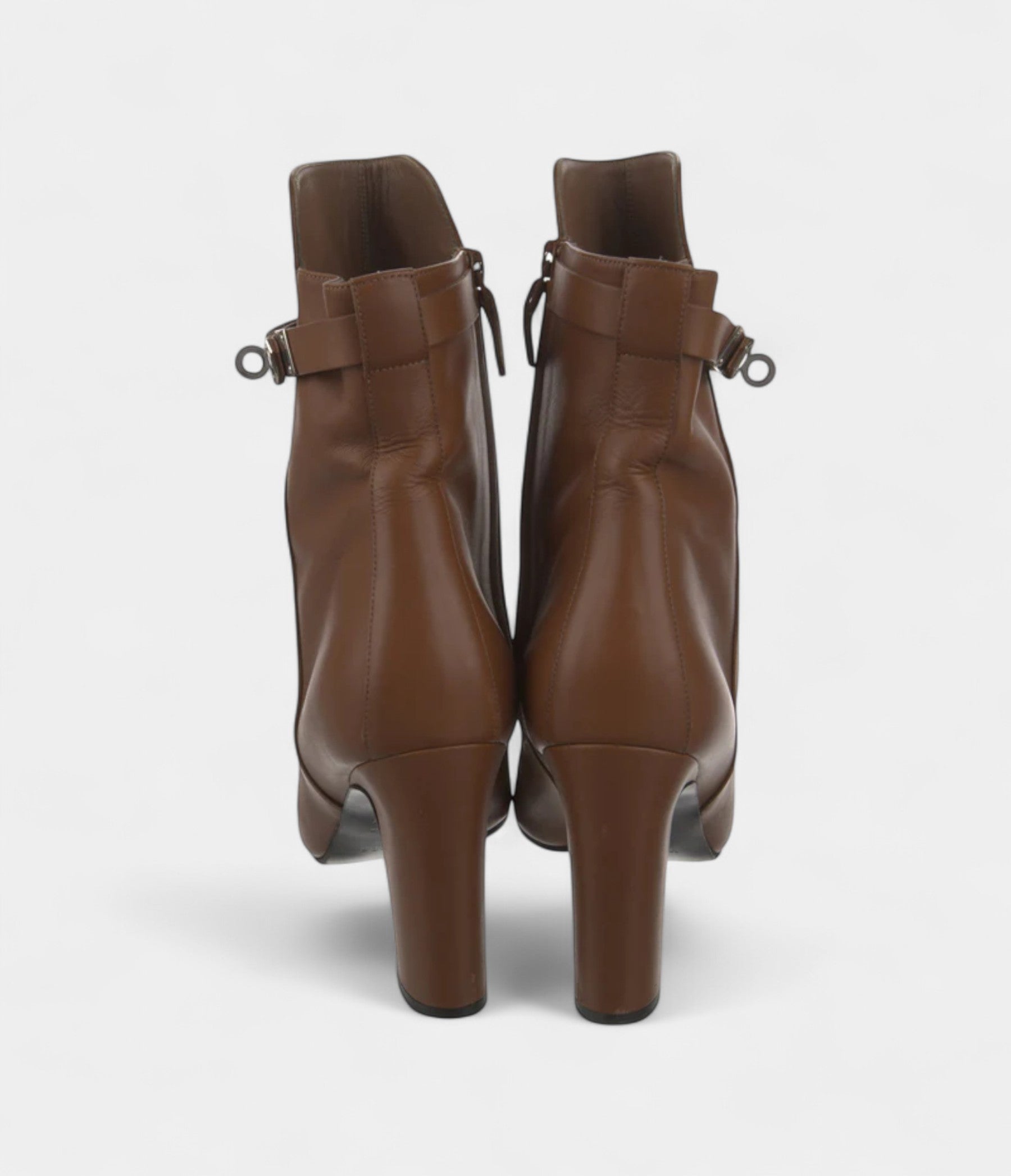 HMJoue  Leather Boots A Blend of Playful Elegance and Sophisticated Craftsmanship