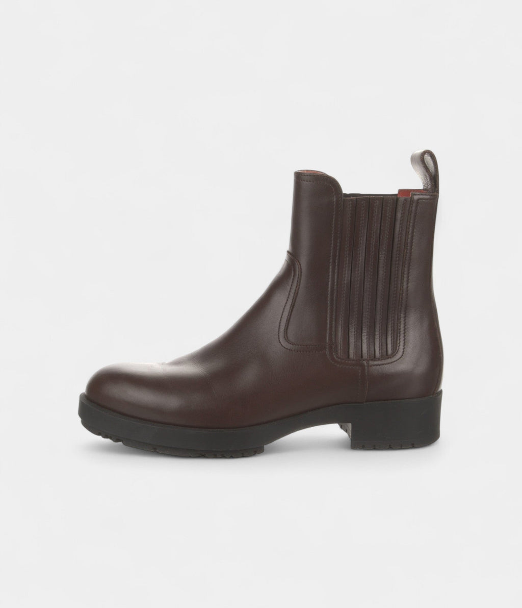 HMKross Leather Chelsea Boots Contemporary Edge Timeless Craftsmanship