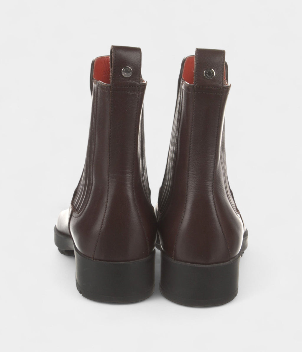 HMKross Leather Chelsea Boots Contemporary Edge Timeless Craftsmanship