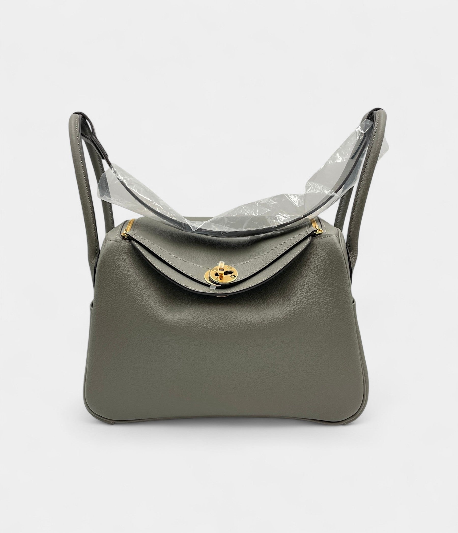 HMLindy 26 in Gris Meyer Evercolor Leather with Gold Hardware