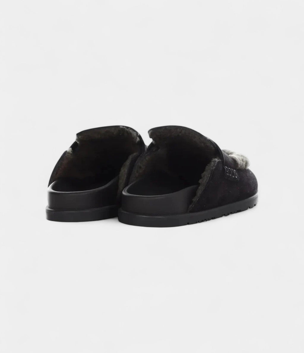 HMMules & Clogs: Quiet Luxury, Effortless Style