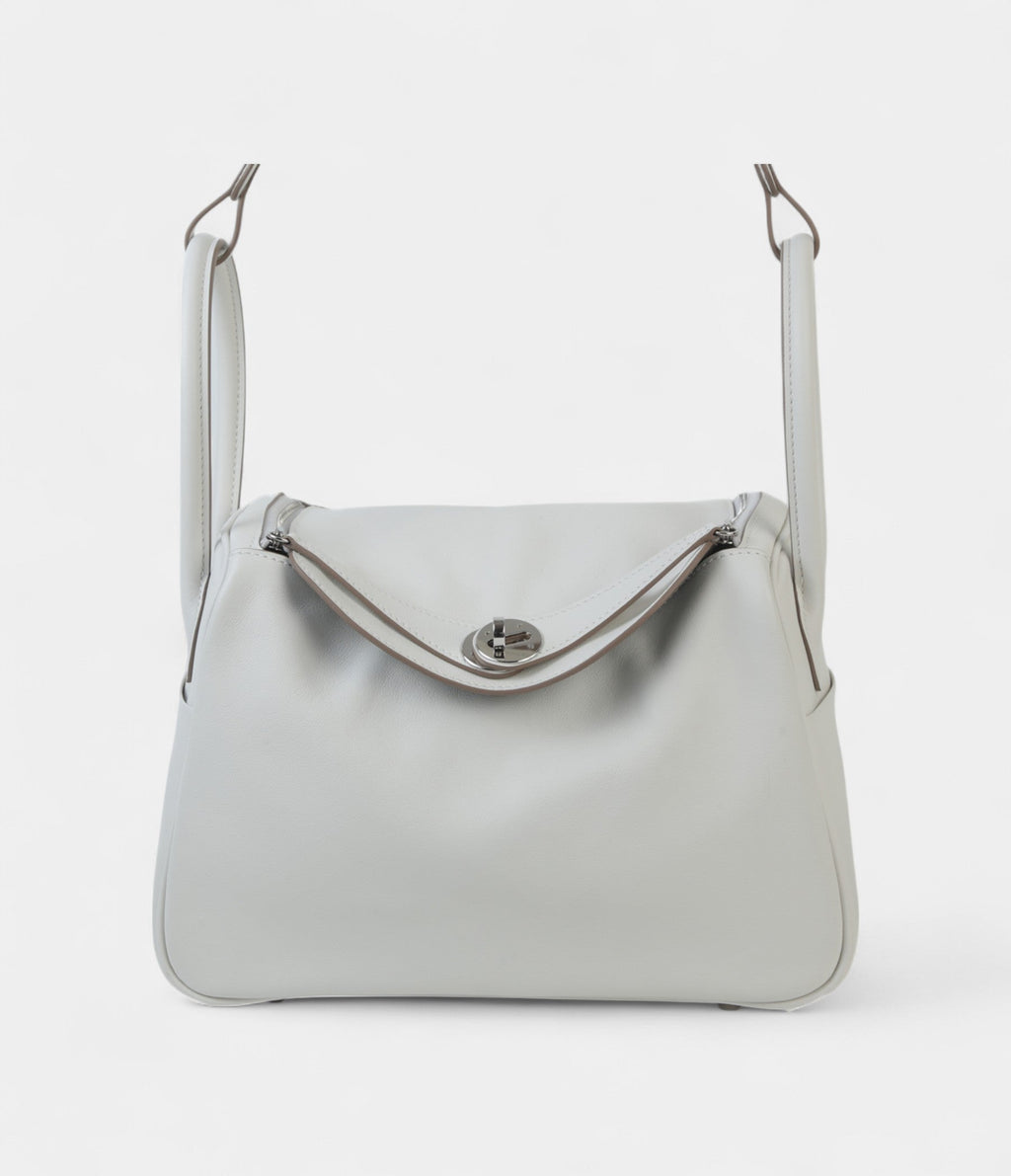 HMVerso Lindy 26 in Gris Pale Swift Leather With Palladium Hardware