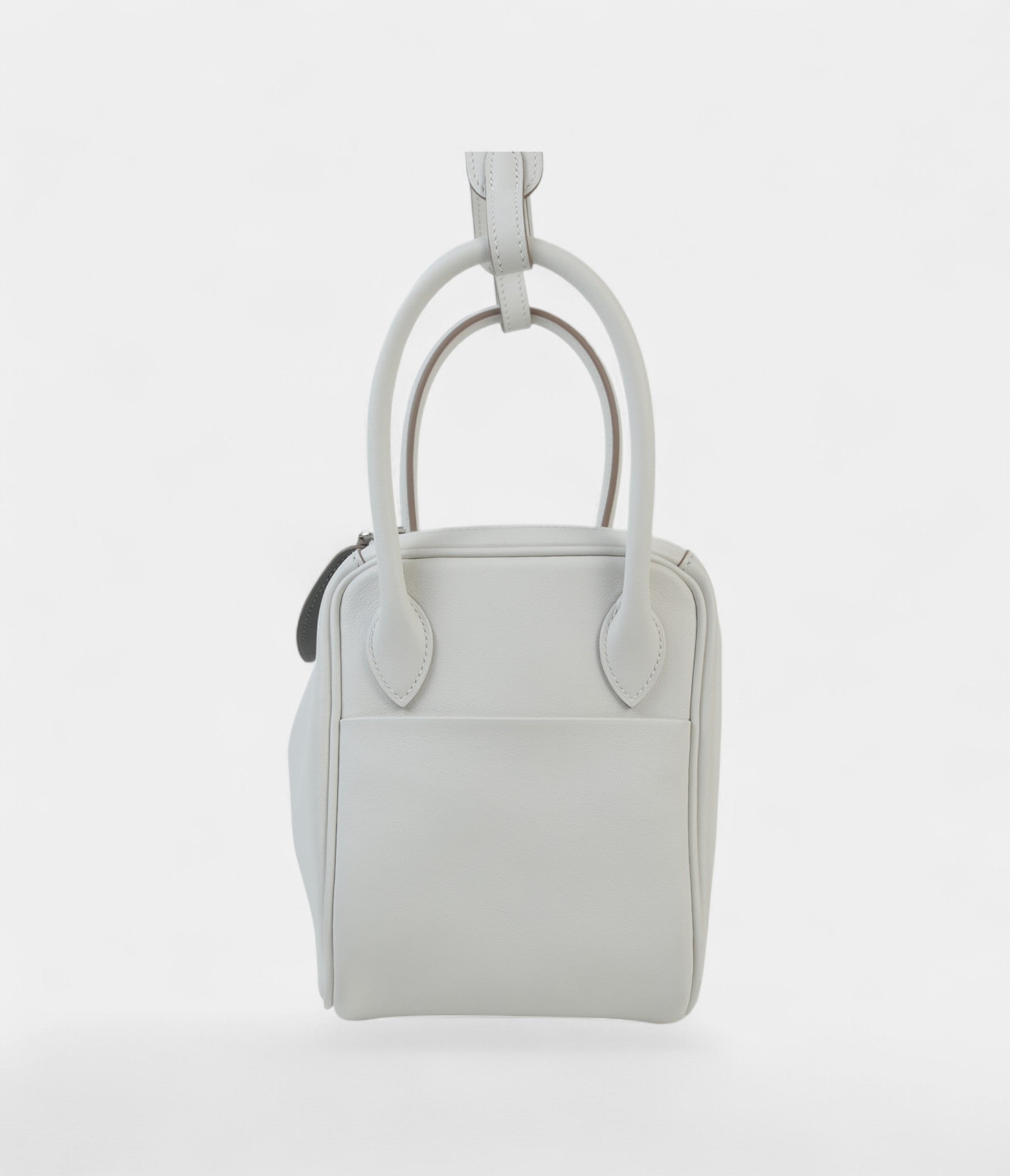 HMVerso Lindy 26 in Gris Pale Swift Leather With Palladium Hardware