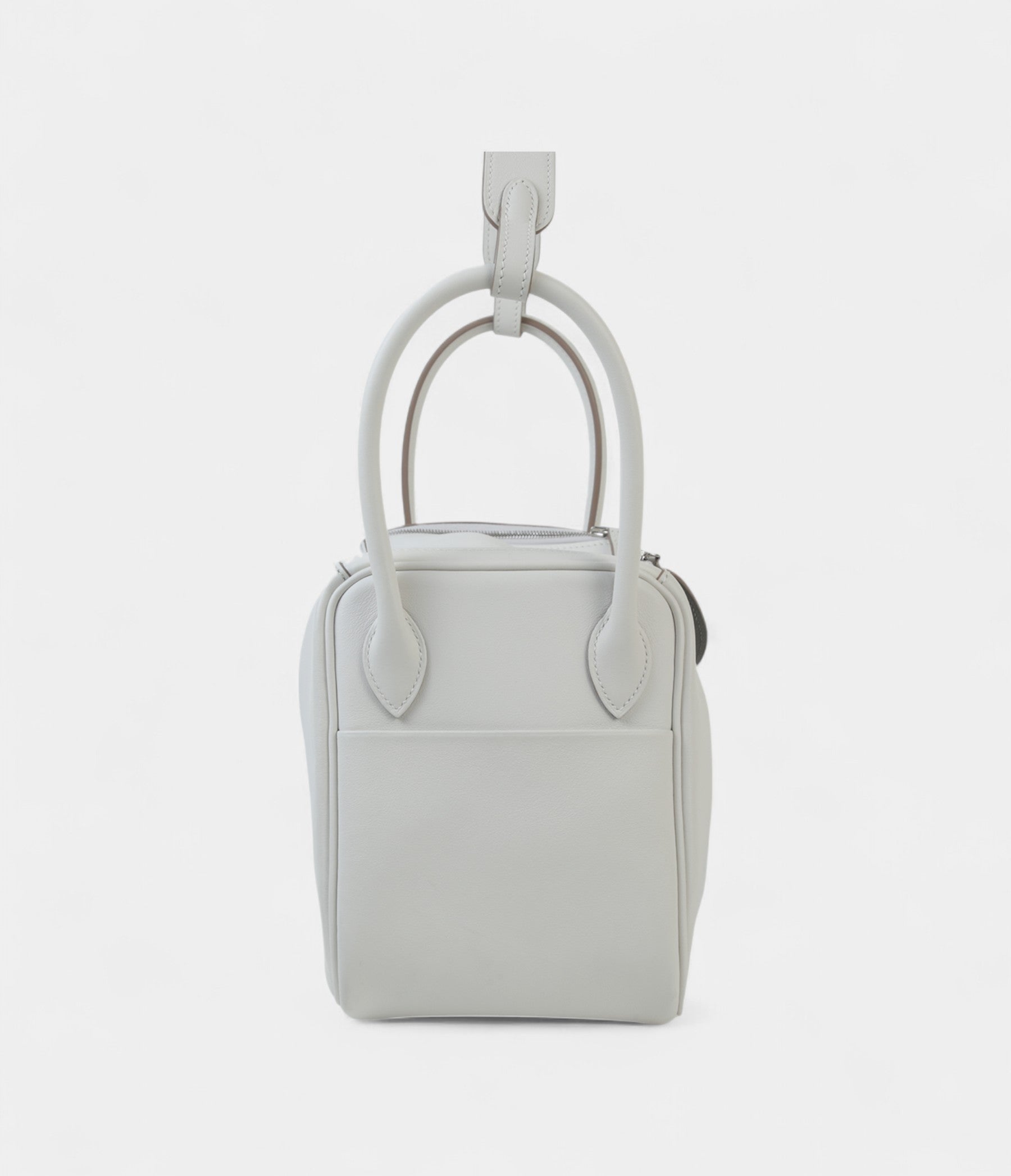 HMVerso Lindy 26 in Gris Pale Swift Leather With Palladium Hardware
