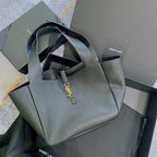 LE 5 À 7 BEA IN GRAINED LEATHER BLACK