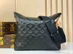 Coussin Hobo MM 38cm Black Monogram Empreinte Leather