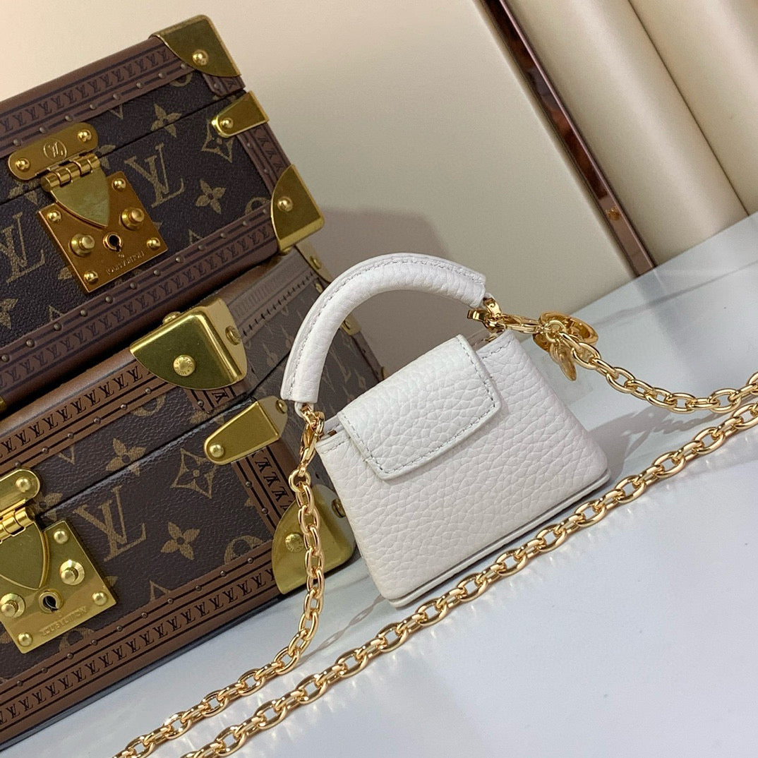 Micro Capucines 10.5cm White Cowhide Leather