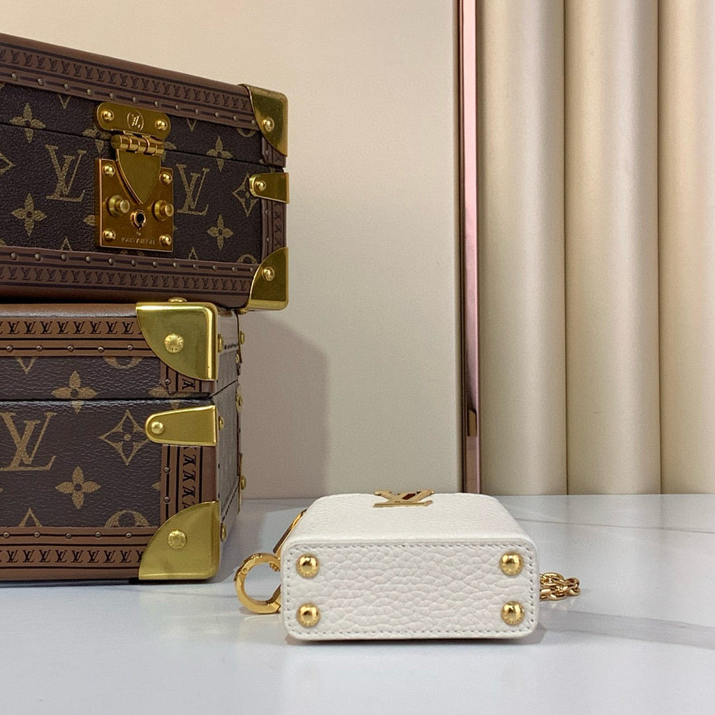 Micro Capucines 10.5cm White Cowhide Leather