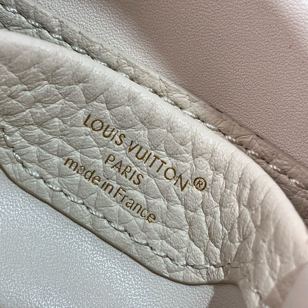 Micro Capucines 10.5cm White Cowhide Leather