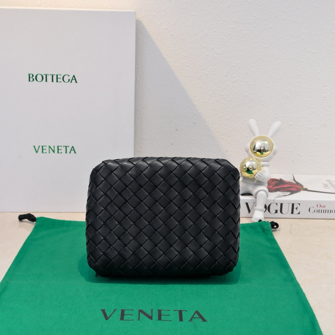 BV Parachute Intrecciato Shoulder Bag Black Cowhide