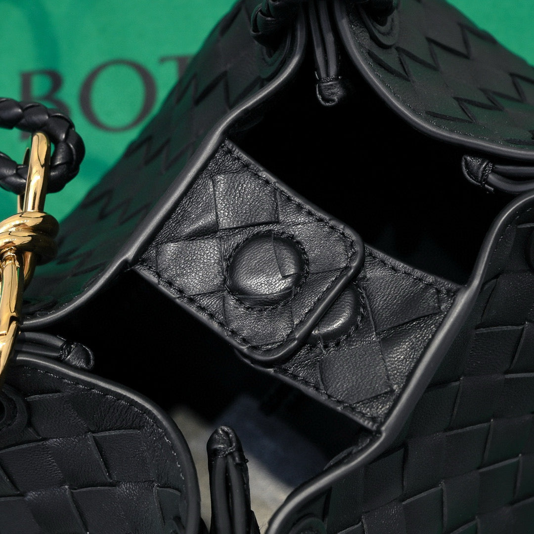BV Parachute Intrecciato Shoulder Bag Black Cowhide