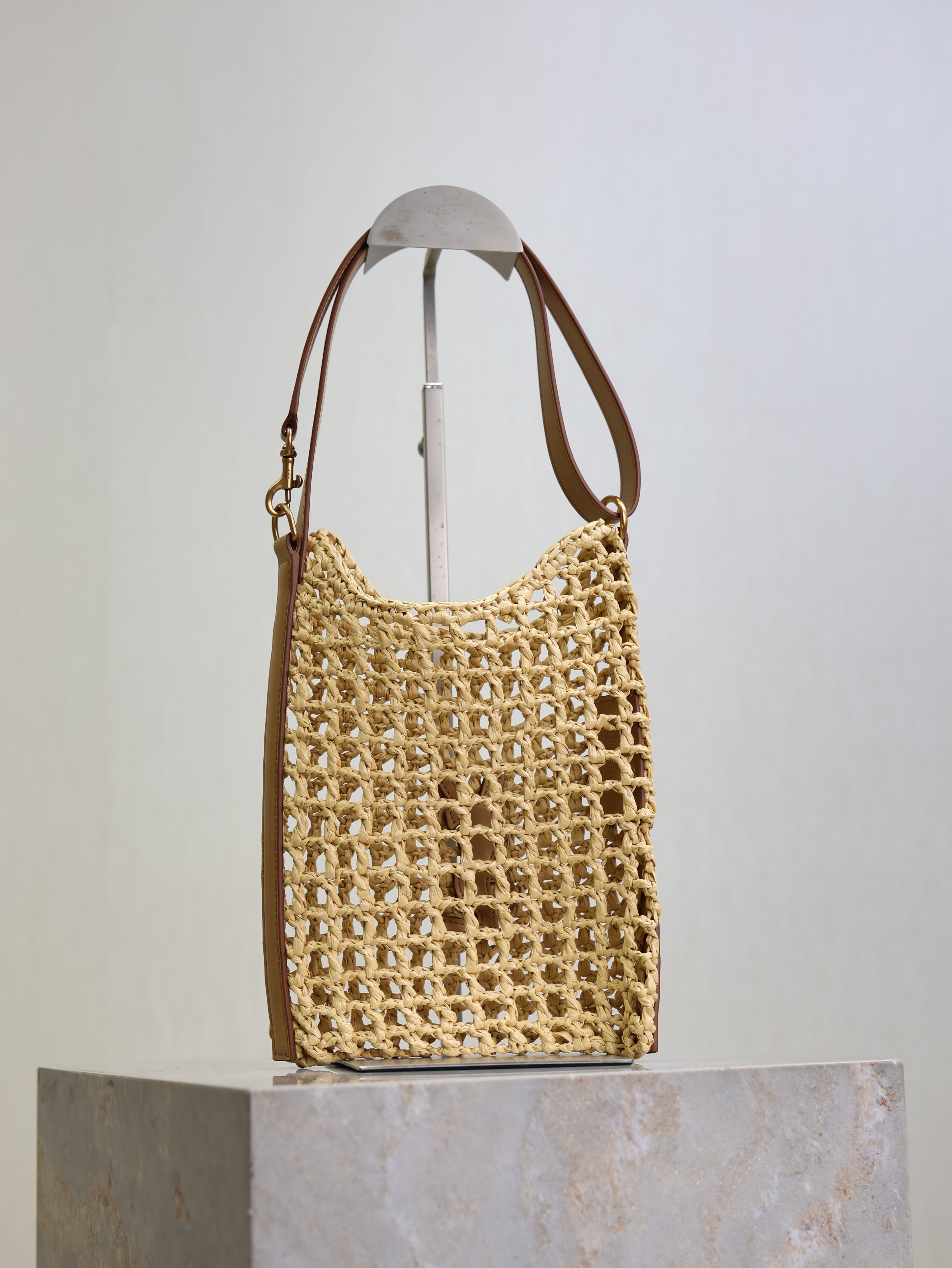 OXALIS 25  IN RAFFIA CROCHET AND LEATHER  BROWN