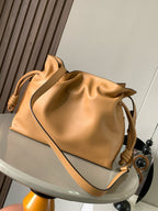 LOE MEDIUM 30 FLAMENCO KNOT IN BEIGE LAMBSKIN