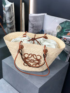 MEDIUM ANAGRAM BASKET BAG 46 IN BEIGE IRACA PALM AND TAN CALFSKIN