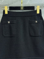CC ICONIC SKIRT IN BLACK WOOL KNIT WITH FRONT POCKETS