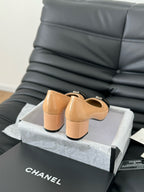 CC CLASSIC PUMPS IN BEIGE AND BLACK CALFSKIN