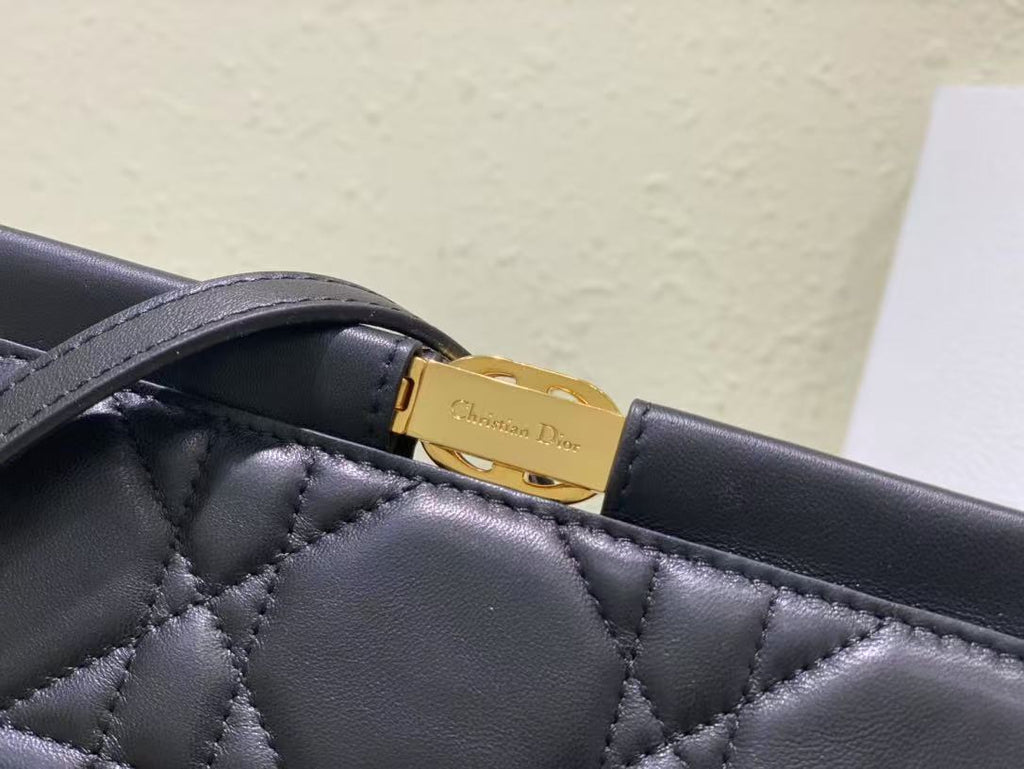 CHAIN CLUTCH 27 BAG IN BLACK LAMBSKIN