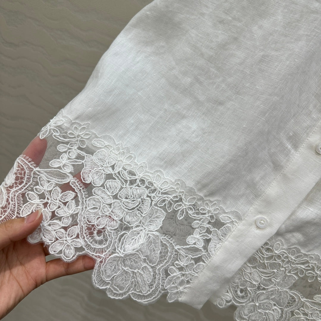 SLEEVELESS BLO IN WHITE LINEN LACE TRIM AND NECK TIE