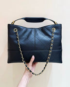 CC SHOULDER BAG 36 IN BLACK QUILTED CALFSKIN