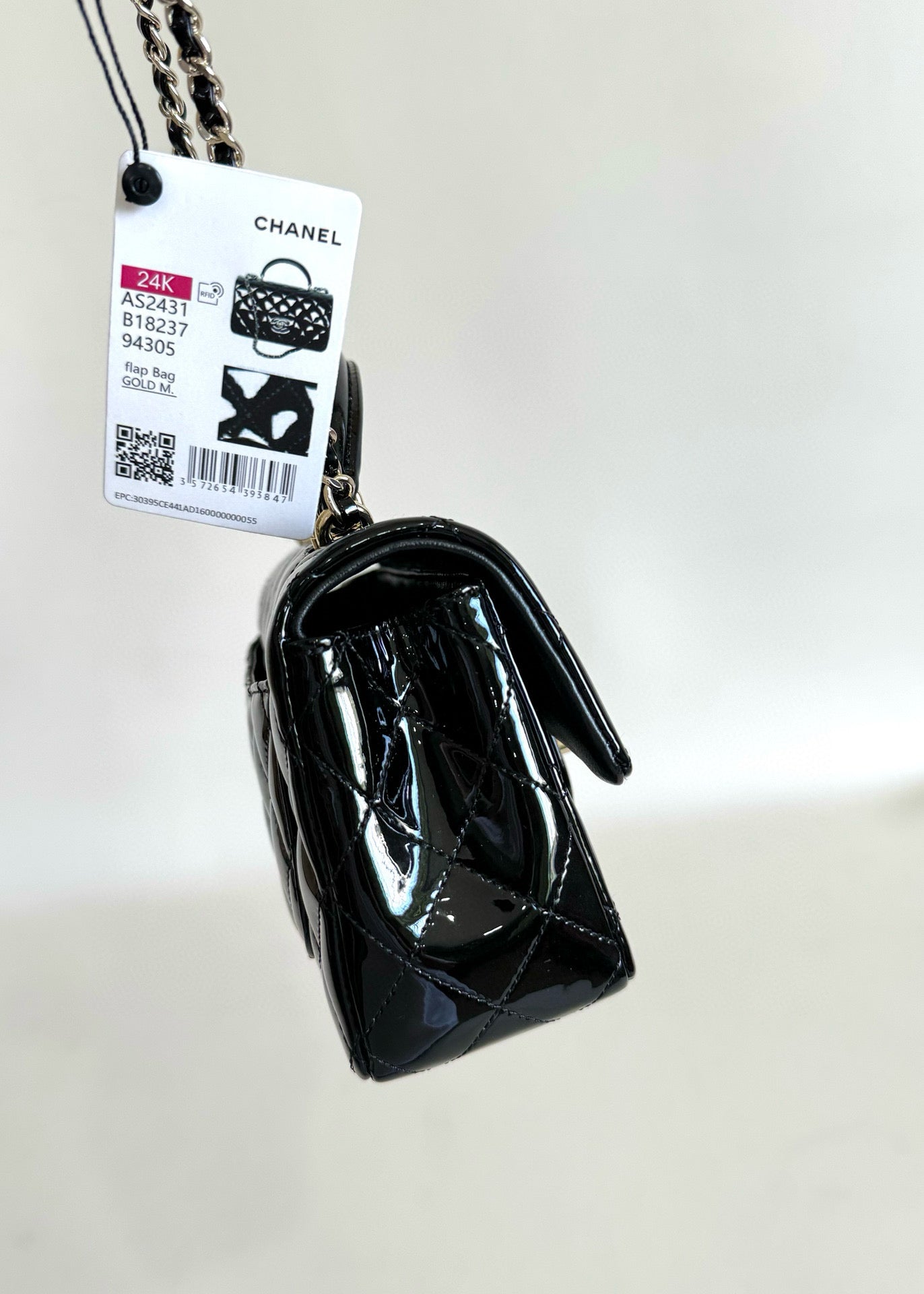 MINI FLAP BAG 20 IN BLACK CALFSKIN GOLD HARDWARE