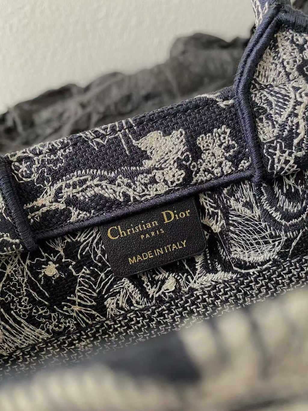 MISS SMALL TOTE 26 IN NAVY BLUE AND WHITE CANVAS