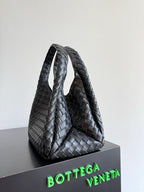 BOTTEGA VENETA  SHOULDER BAG 33 IN BLACK CALFSKIN