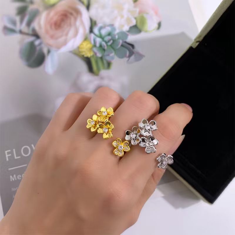 Van Cleef & Arpels Frivole Ring