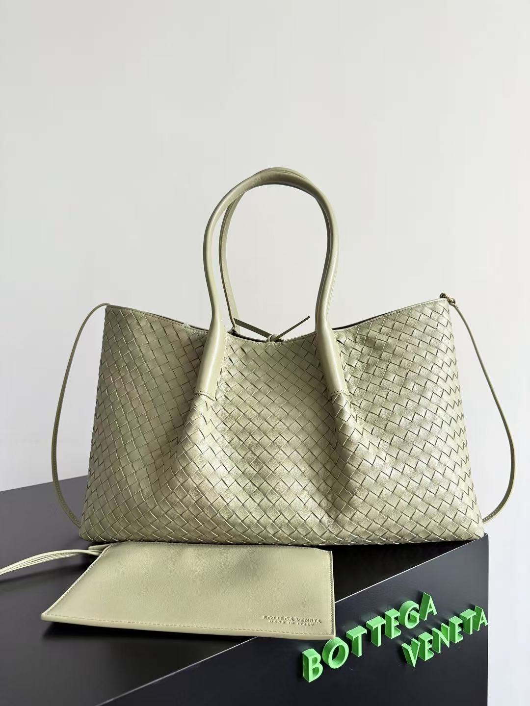 BV Reversible Tote Bag 43cm Intreccio Pistachio Green Chocolate Calfskin Suede