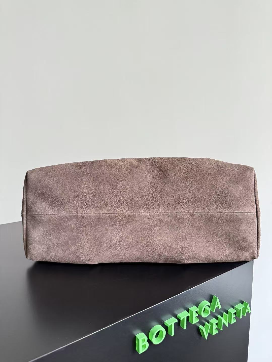 BV Reversible Tote Bag 43cm Intreccio Pistachio Green Chocolate Calfskin Suede