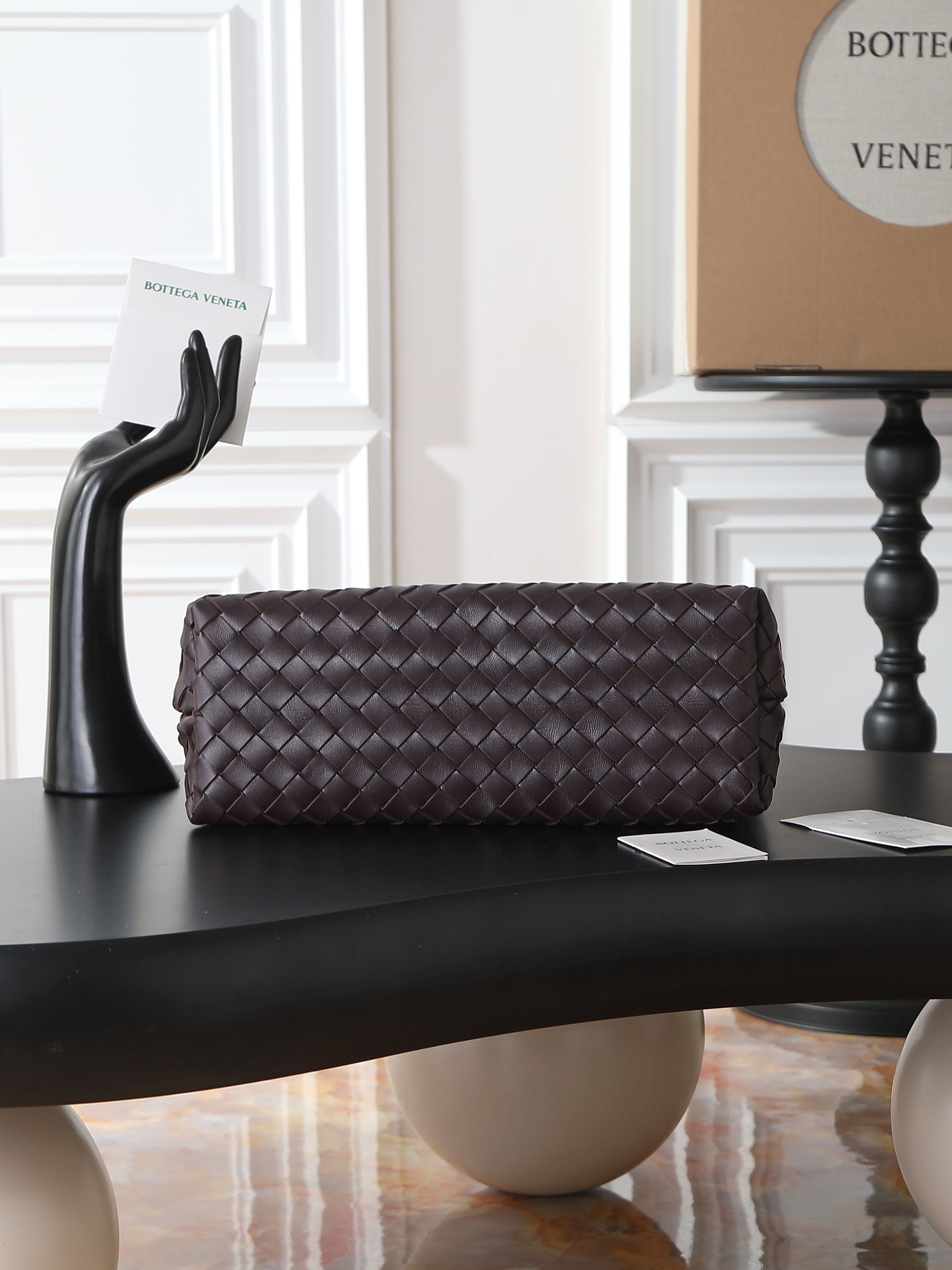 BV MEDIUM ANDIAMO 32CM DARK BROWN CHOCOLATE LAMBSKIN