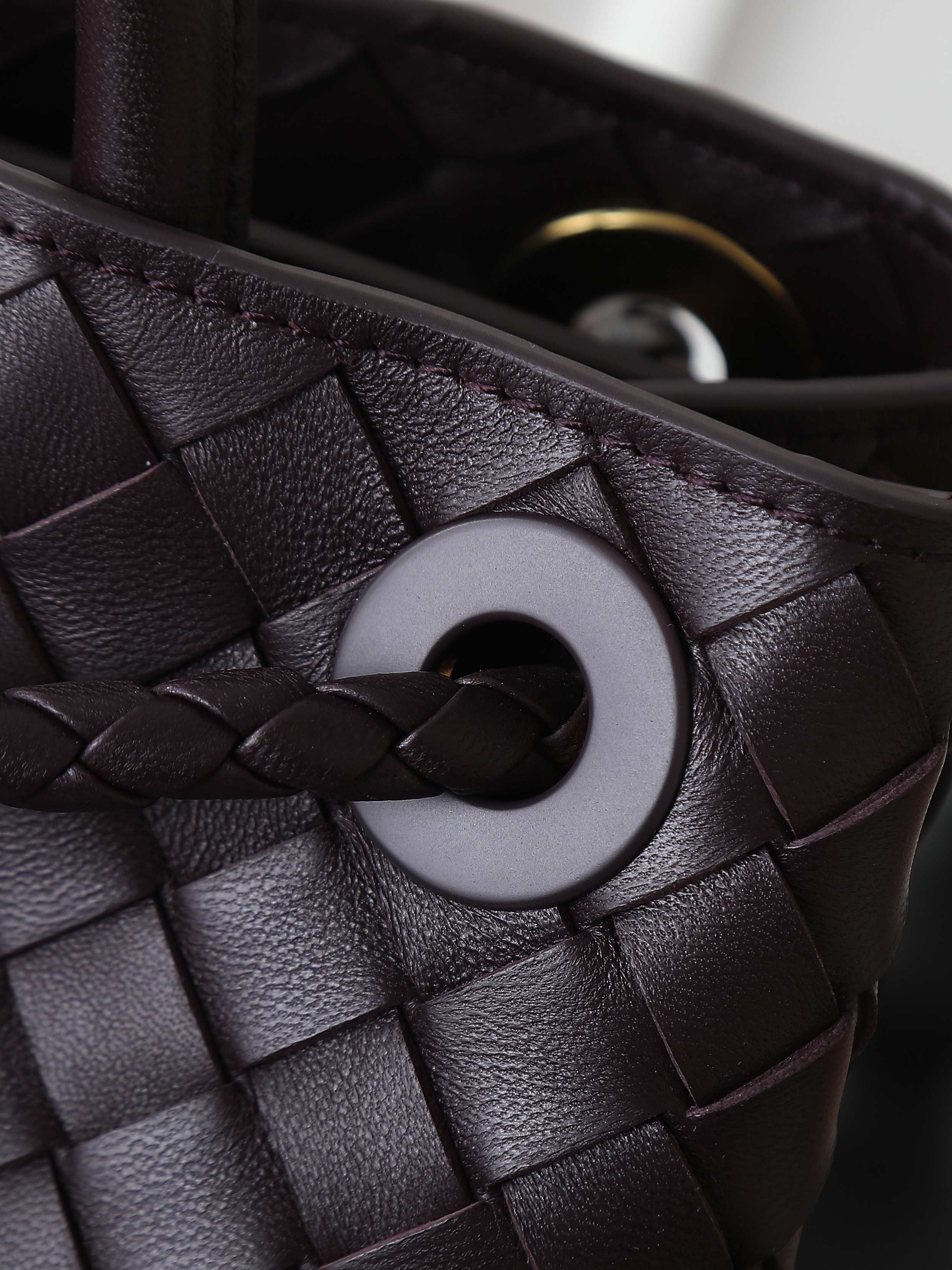BV MEDIUM ANDIAMO 32CM DARK BROWN CHOCOLATE LAMBSKIN