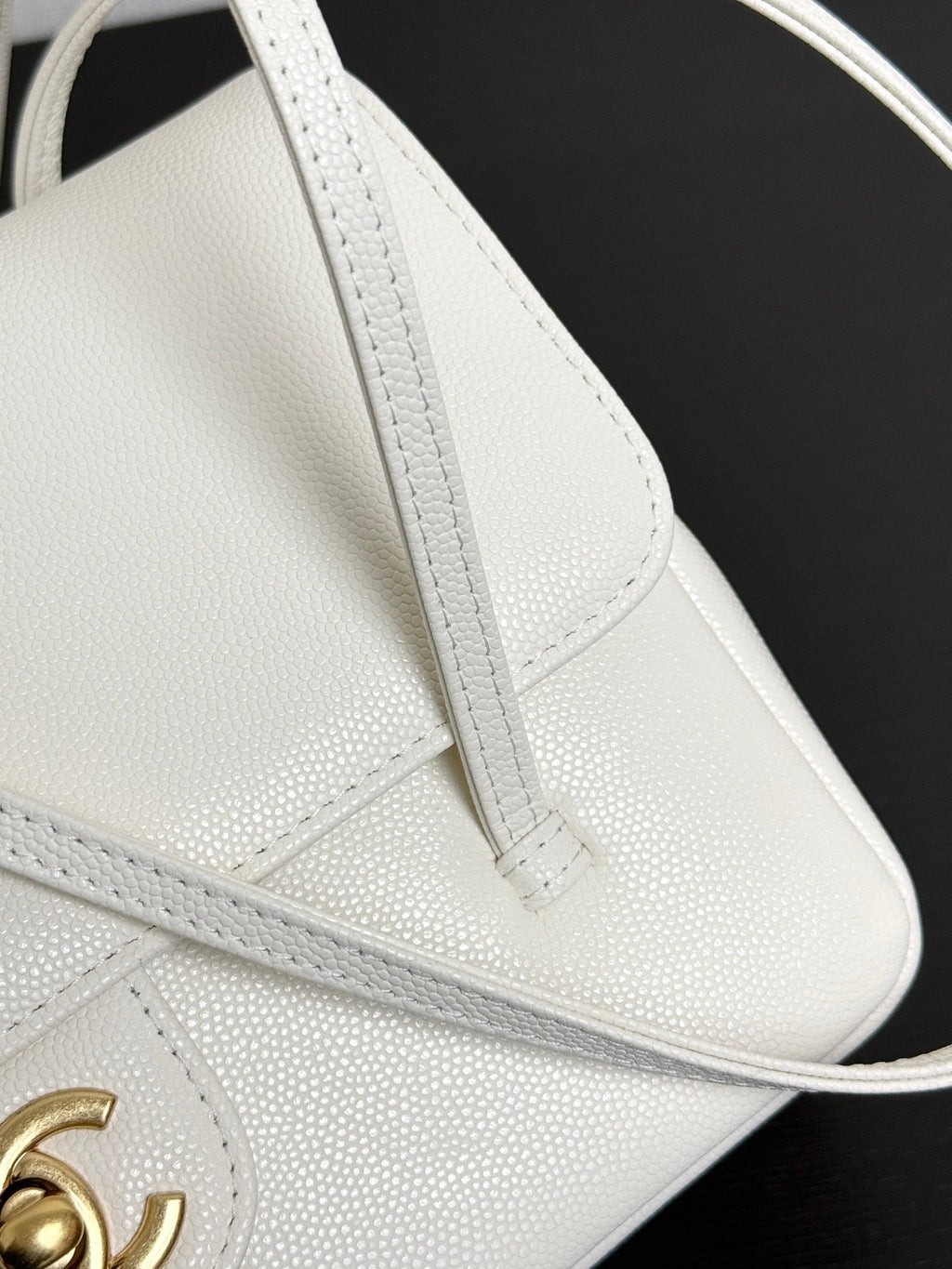 Chanel 26 Shoulder Bag 22cm White Caviar Leather