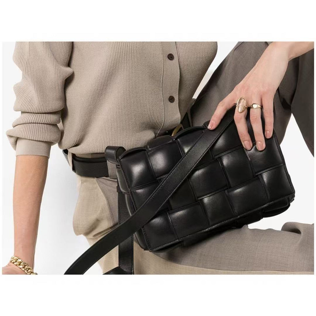 BV CROSSBODY BAG IN BLACK  LAMBSKIN