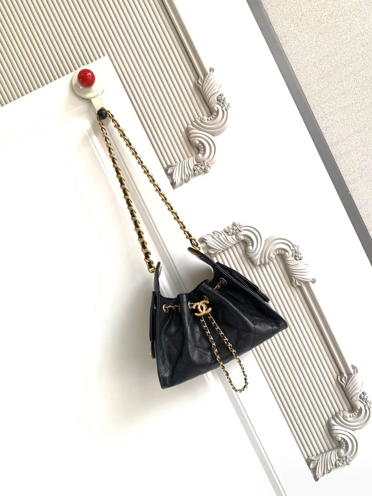 Chanel 25 Hobo Bag 22cm Black Calfskin GHW