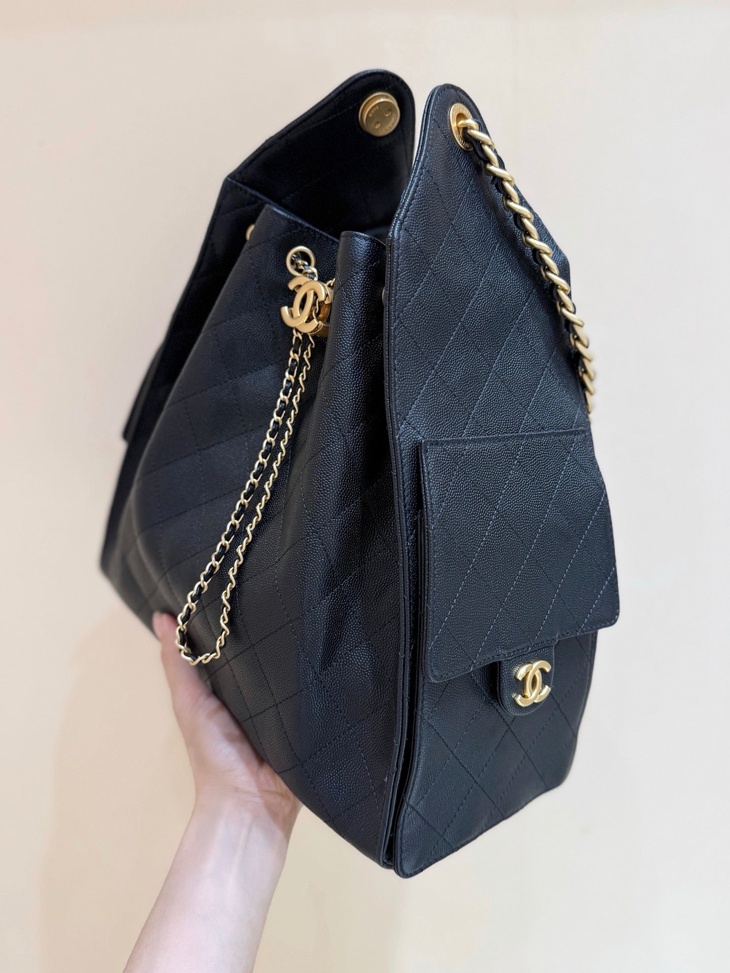 CHANEL 25S HOBO BAG 40 CM IN BLACK CALFSKIN WITH GOLD HARDWARE