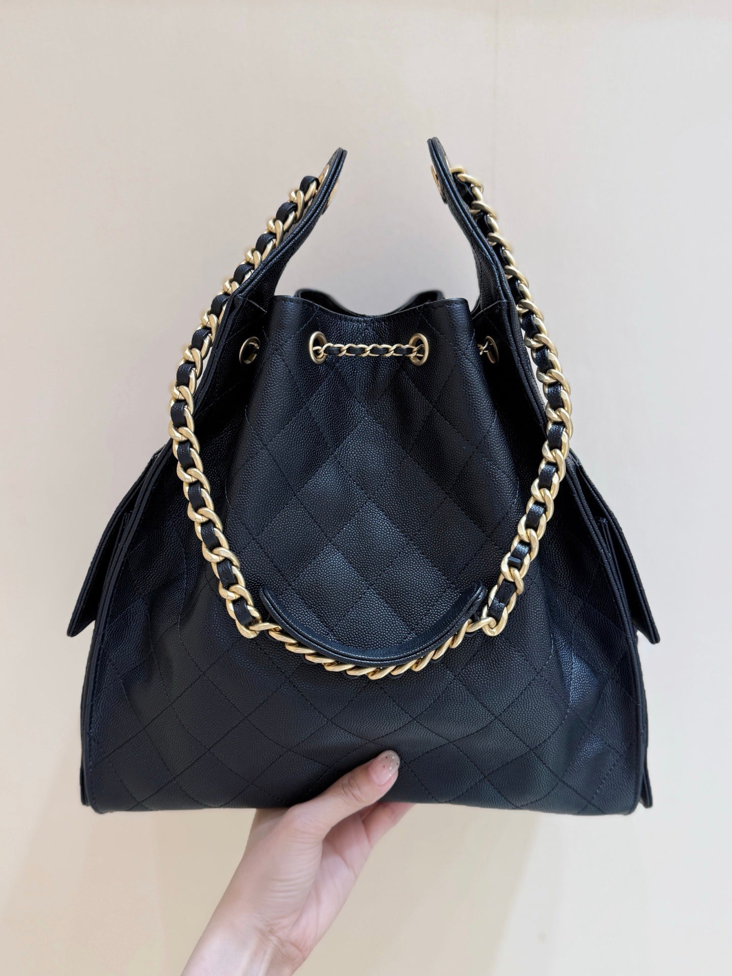 CHANEL 25S HOBO BAG 40 CM IN BLACK CALFSKIN WITH GOLD HARDWARE