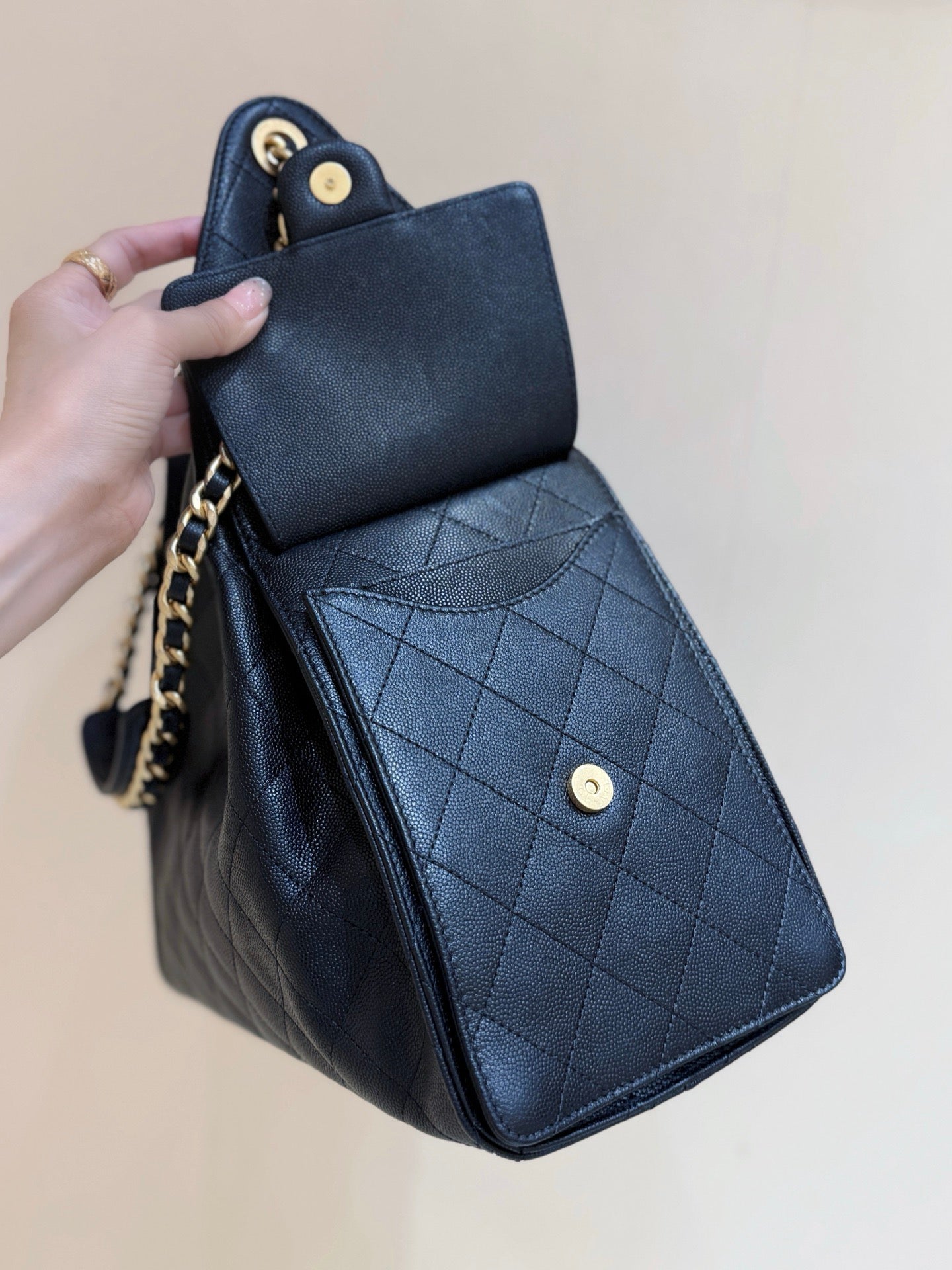 CHANEL 25S HOBO BAG 40 CM IN BLACK CALFSKIN WITH GOLD HARDWARE