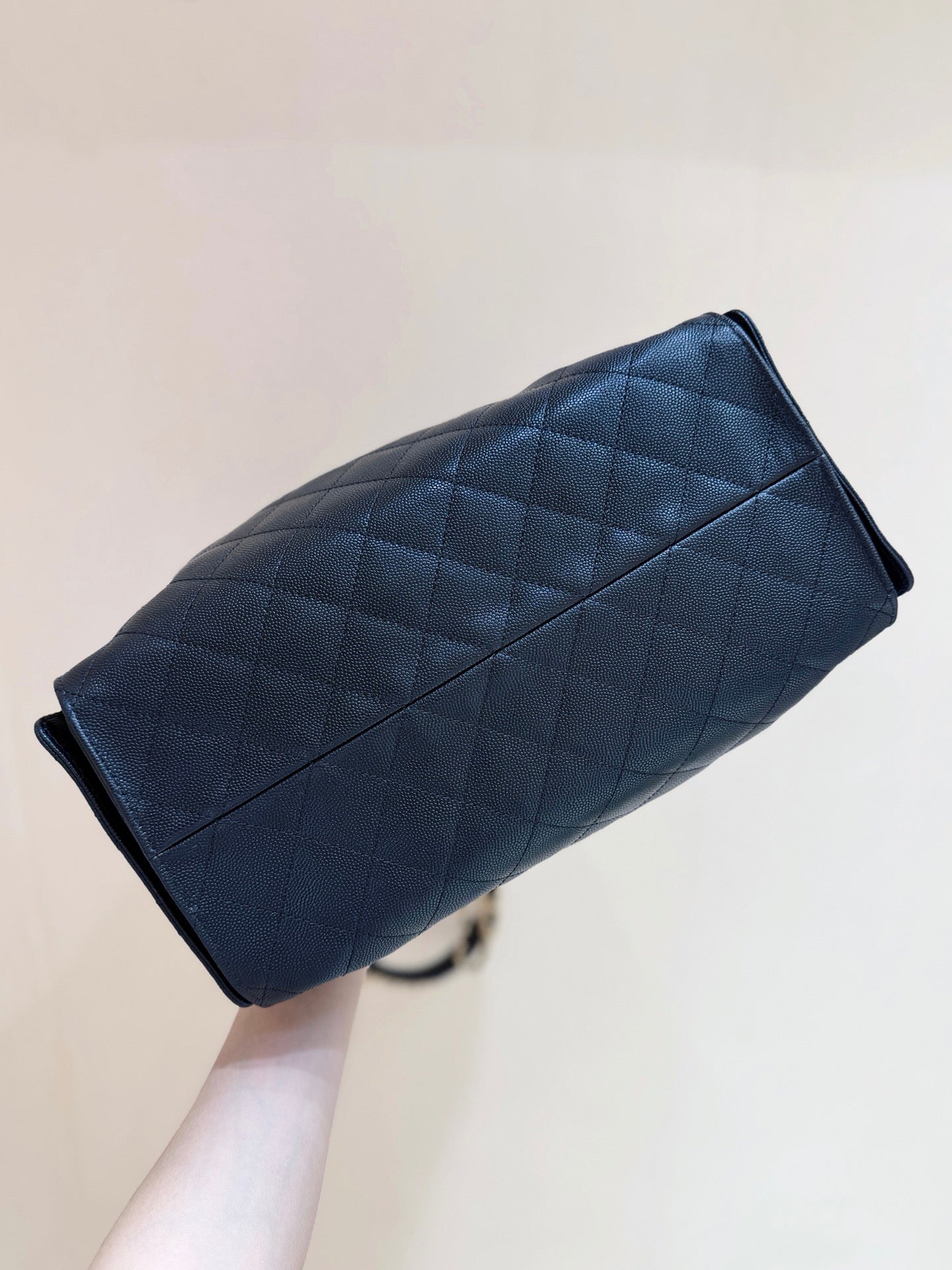 CHANEL 25S HOBO BAG 40 CM IN BLACK CALFSKIN WITH GOLD HARDWARE