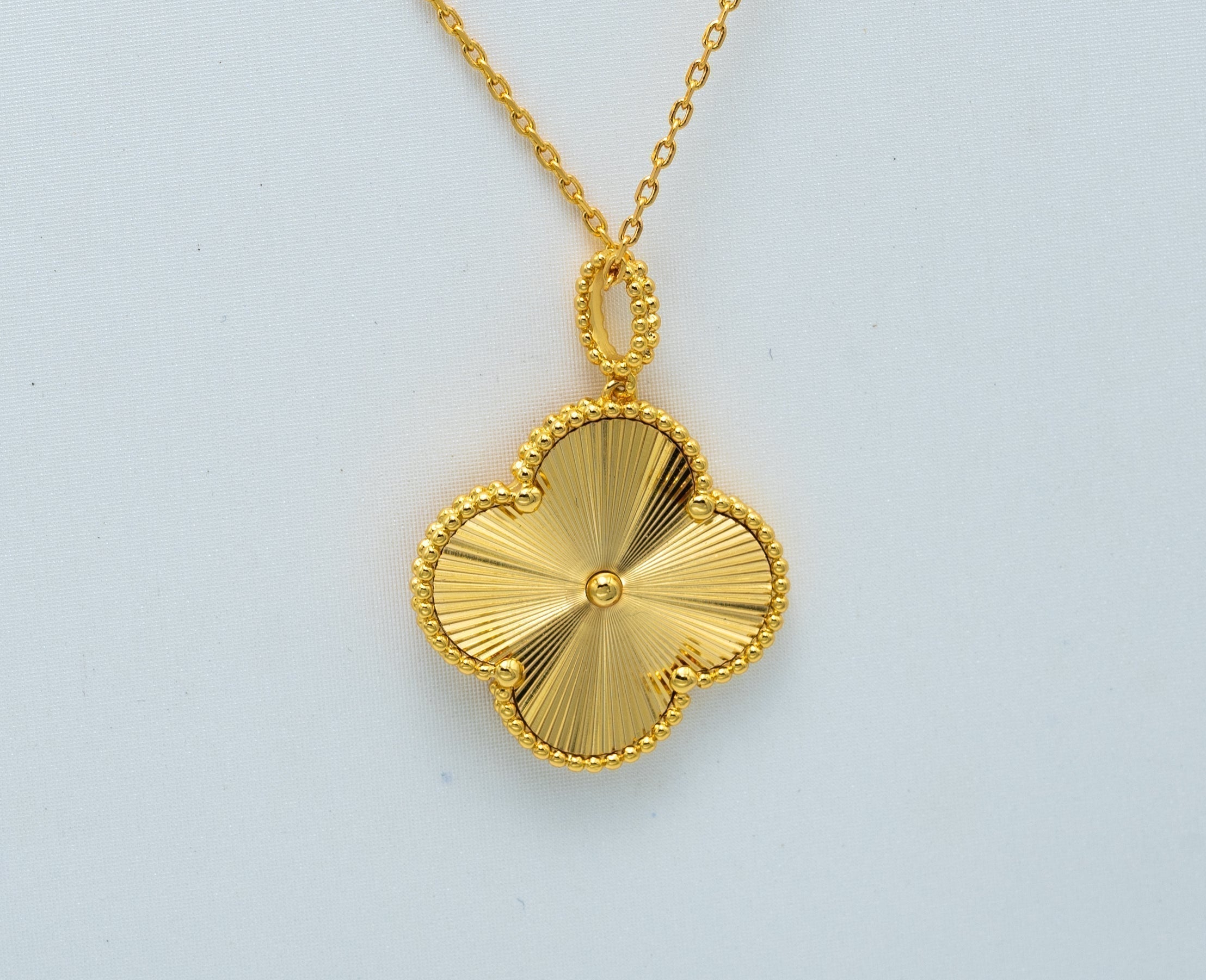CLOVER PEDANT NECKLACE GOLD