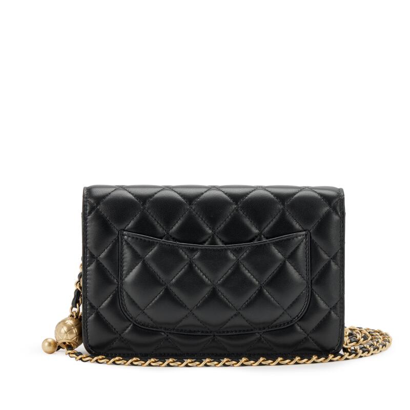 CHL -  QUILTED LAMBSKIN CC PEARL CRUSH WALLET ON CHAIN WOC