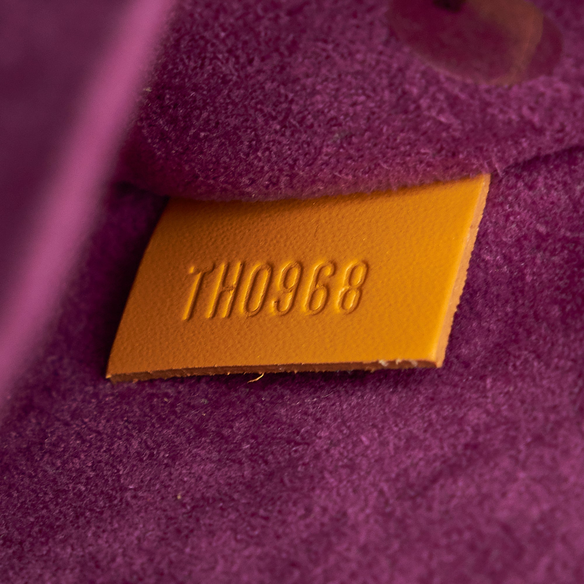 LO-LV bags 2529