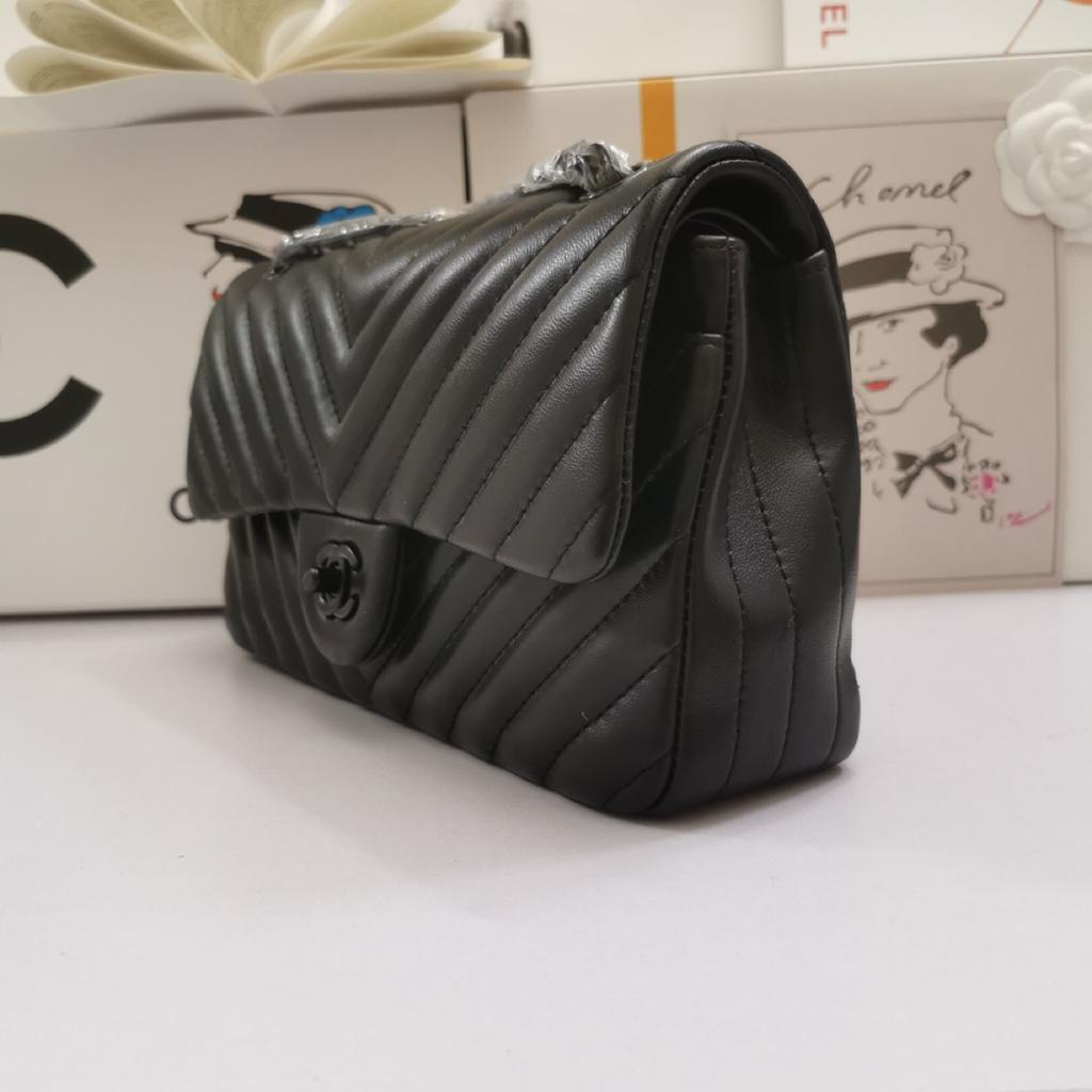 CHL -  Chevron Classic Handbag Black Hardware Black For Women, Women’s Bags, Shoulder And Crossbody Bags 10.2in/26LO