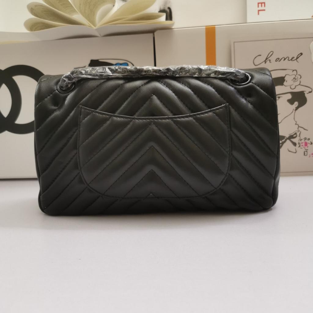 CHL -  Chevron Classic Handbag Black Hardware Black For Women, Women’s Bags, Shoulder And Crossbody Bags 10.2in/26LO