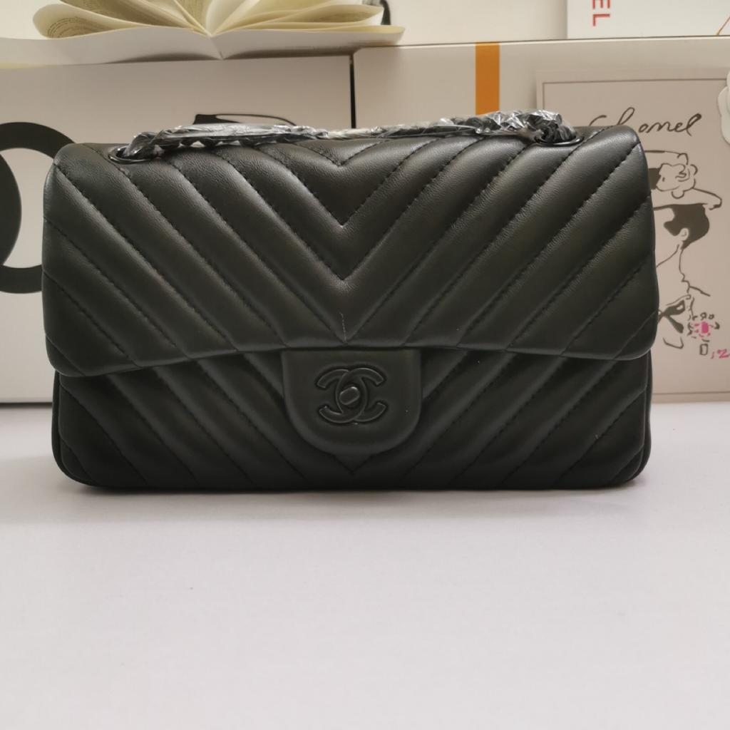 CHL -  Chevron Classic Handbag Black Hardware Black For Women, Women’s Bags, Shoulder And Crossbody Bags 10.2in/26LO