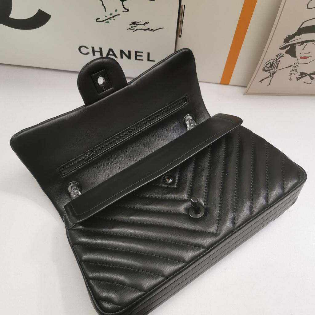 CHL -  Chevron Classic Handbag Black Hardware Black For Women, Women’s Bags, Shoulder And Crossbody Bags 10.2in/26LO