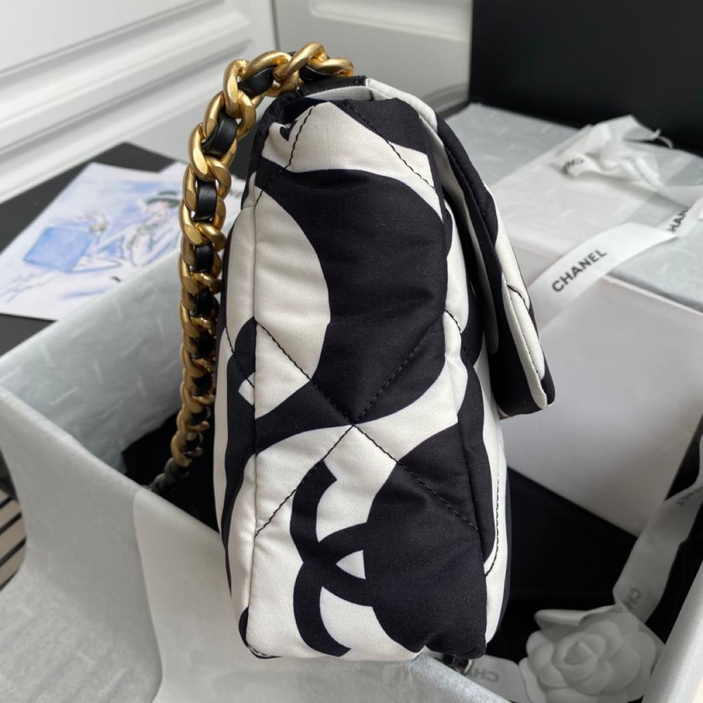 CHL -  19 Large Flap Bag White/Black For Women Bags, Shoulder And Crossbody Bags 10.2in/26LO AS1161 B05179 NB405