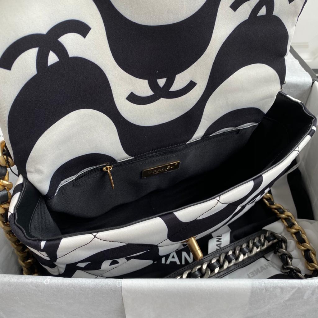 CHL -  19 Large Flap Bag White/Black For Women Bags, Shoulder And Crossbody Bags 10.2in/26LO AS1161 B05179 NB405