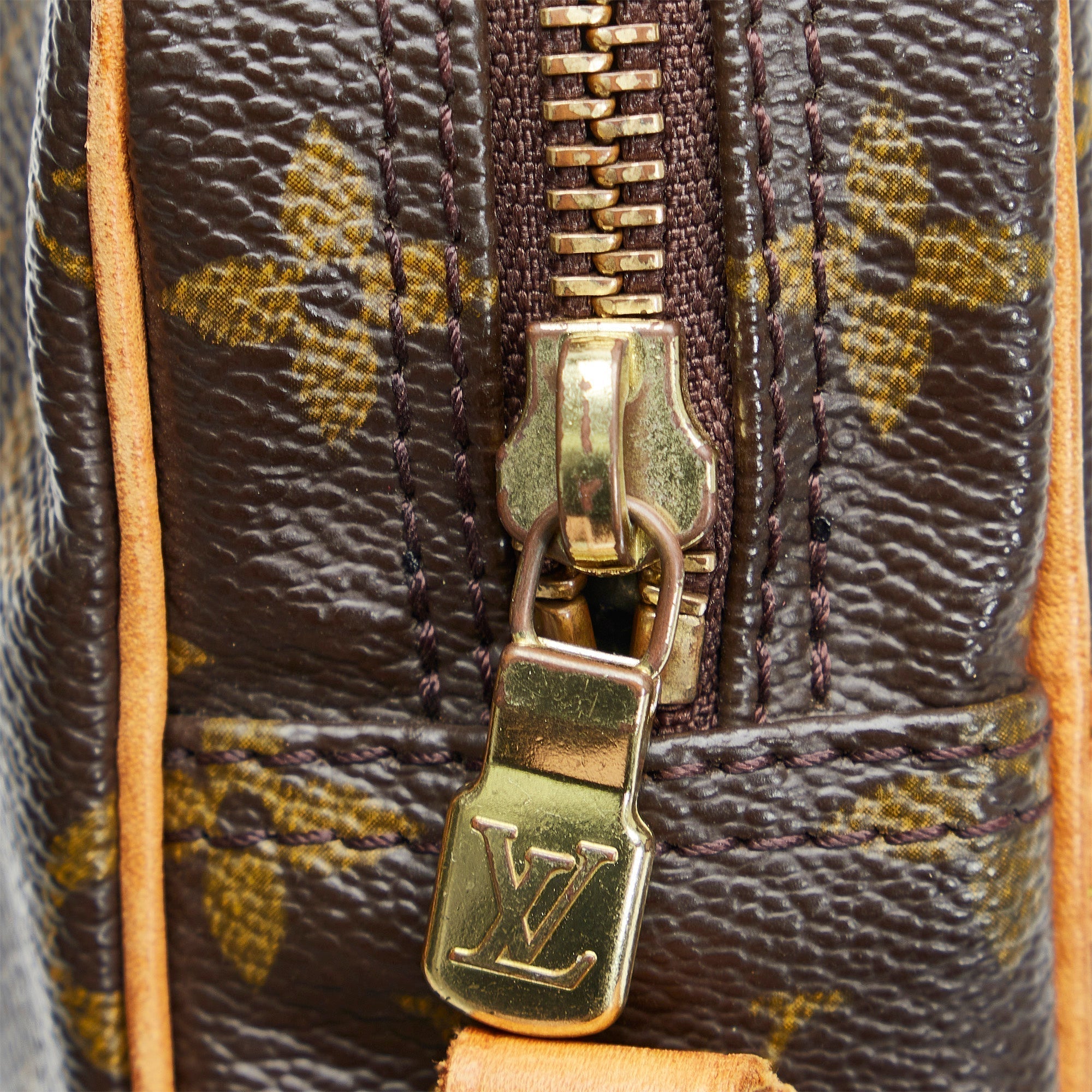 LO-LV bags 2044