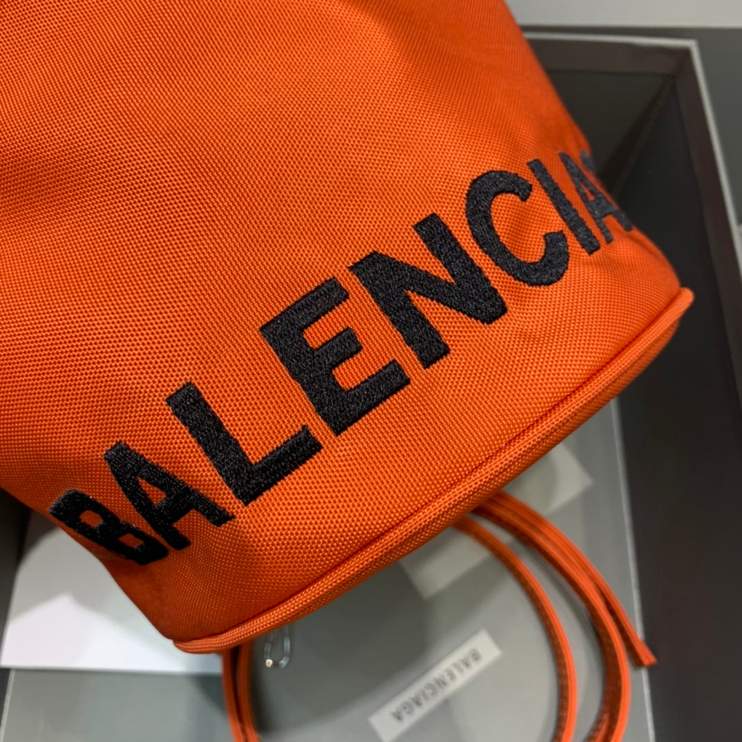 BLN-Ciaga Le Cagole Medium Bucket Bag In Orange, For Women,  Bags 11.8in/30LO